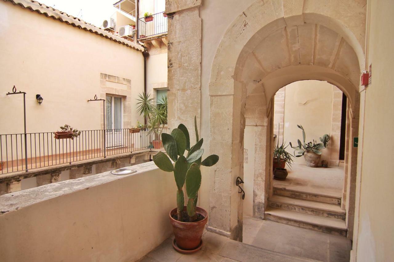 Incantevole Appartamento In Palazzo Storico Ortigia Syracuse Exterior photo